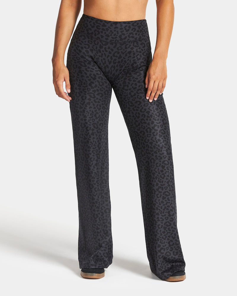 Pantalon à jambe droite standard Allrounder « Léopard noir »