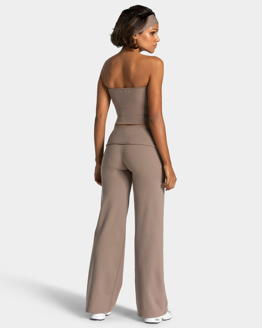 Pantalon à jambe droite et coupe longue Mellow Fold Over « moka »